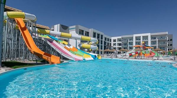 SUPER DEAL HURGHADA PLECARE IN 13 SEPTEMBRIE HOTEL AMWAJ  BEACH CLUB  4* ALL PRET 503  EURO 8 NOPTI
