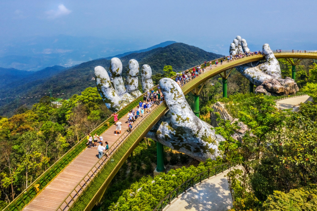 VIETNAM, CULTURA, MAGIE SI PLAJA IN DA NANG, AVION DIN BUCURESTI, LA HOTEL DE 1989 EURO/PERS, MIC DEJUN!