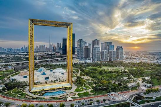 DUBAI, SENIOR VOYAGE, AVION DIN BUCURESTI, LA HOTEL DE 4*, LA TARIFUL DE 995 EURO/PERSOANA, DEMIPENSIUNE!