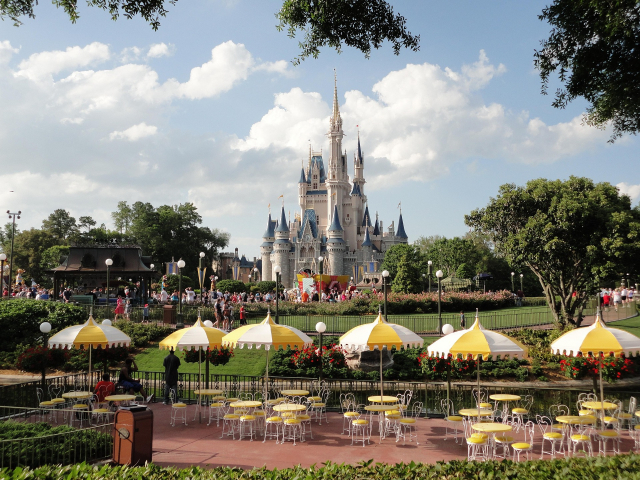 Oferta Disneyland Paris, cu plecare din Cluj-Napoca + Bilet de o zi la parc (AG)
