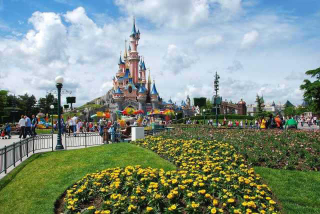Oferta Disneyland Paris, cu plecare din Cluj-Napoca + Bilet de o zi la parc (AG)
