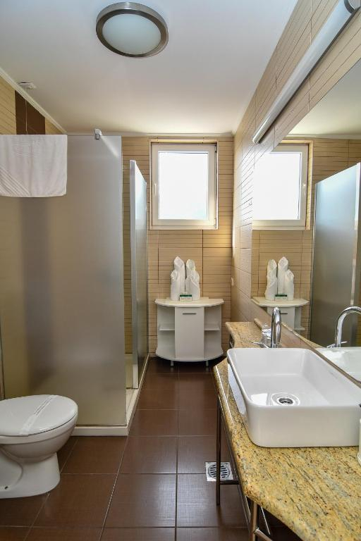 22.09 Last minute pachet 7 nopti Muntenegru cu zbor direct din Bucuresti , 218 € , taxe incluse