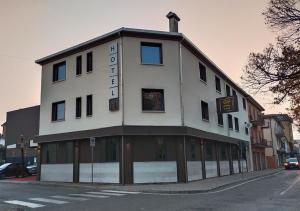 27.09 Senior Holidays VENETIA SI EMILIA-ROMAGNA , avion , 8 zile , pret/ persoana=620Eur