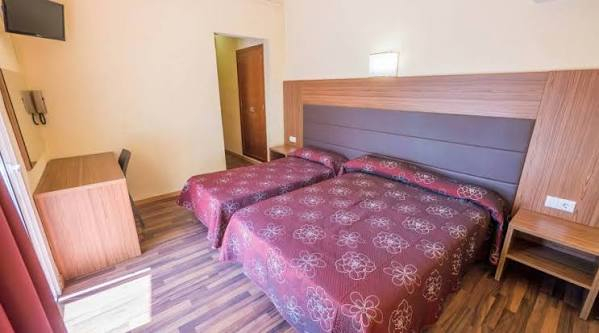 DEAL COSTA BRAVA HOTEL GOLDEN SAND 3* MIC DEJUN PRET 497 EURO PLECARE IN 18 .10.2026