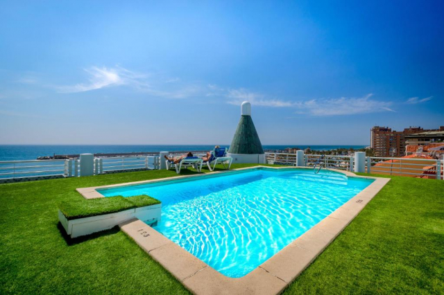 DEAL COSTA DEL SOL VILA DE LAREDO HOTEL 3*  MIC DEJUN PRET 786 EURO PLECARE IN 17.10.2026