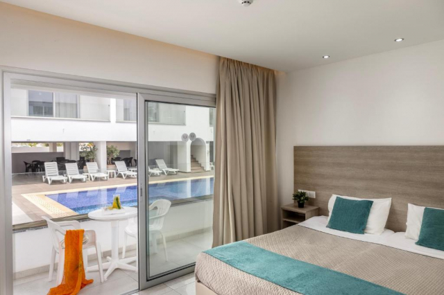 CIPRU DEAL AYA NAPA HOTEL MILEA 3* MIC DJUN PRET 599 EURO PLECARE IN 04.10.2026