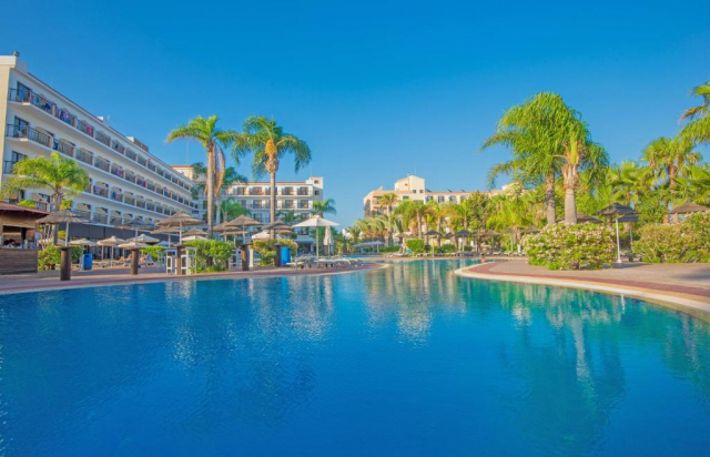 CIPRU, AVION DIN BUCURESTI, LA HOTEL TSOKKOS PARADISE VILLAGE 4*, LA TARIFUL DE 650 EURO/PERS, HB! 