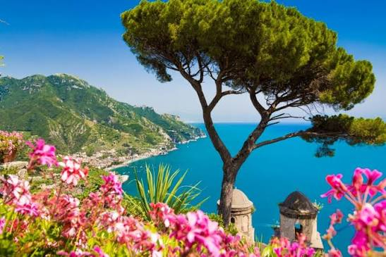 COASTA AMALFITANA, SENIOR VOYAGE, AVION DIN BUCURESTI, LA HOTEL DE 4*, LA TARIFUL DE 680 EURO/PERS, DEMIPENSIUNE!