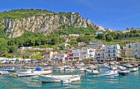COASTA AMALFITANA, SENIOR VOYAGE, AVION DIN BUCURESTI, LA HOTEL DE 4*, LA TARIFUL DE 680 EURO/PERS, DEMIPENSIUNE!