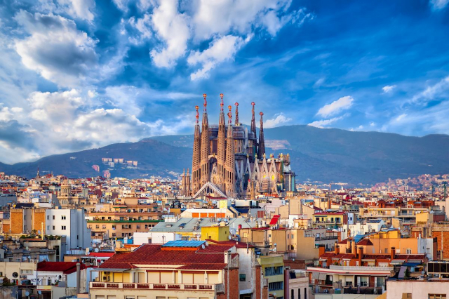 City break de toamna in Barcelona la doar 345 euro ,avion din Cluj!!!HOTEL BEST AUTO HOGAR 3*