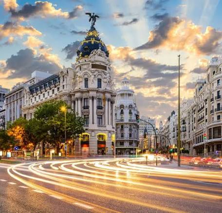 REVELION IN MADRID, SENIOR VOYAGE, AVION DIN BUCURESTI, LA HOTEL DE 4*, LA TARIFUL DE 939 EURO/PERS, DEMIPENSIUNE!