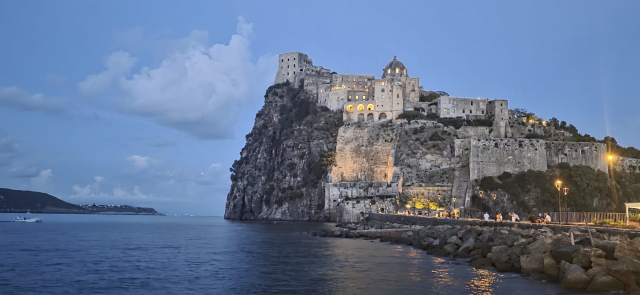LAST MINUTE 14.10.2026 ITALIA-ISCHIA, 7 NOPTI CAZARE CU MIC-DEJUN/DEMIPENSIUNE/PENSIUNE COMPLETA, AVION DIN BRASOV