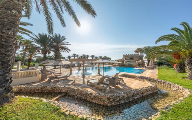 Sejur in Tunisia: 700 euro cazare 7 nopti cu All inclusive+ transport avion+ toate taxele