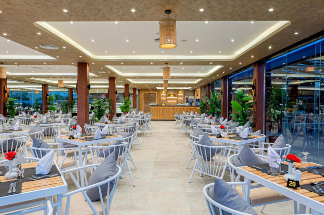 HURGHADA, AVION DIN CLUJ-NAPOCA, LA HOTEL REWAYA MAJESTIC 5*, LA TARIFUL DE 699 EURO/PERSOANA, UAI!