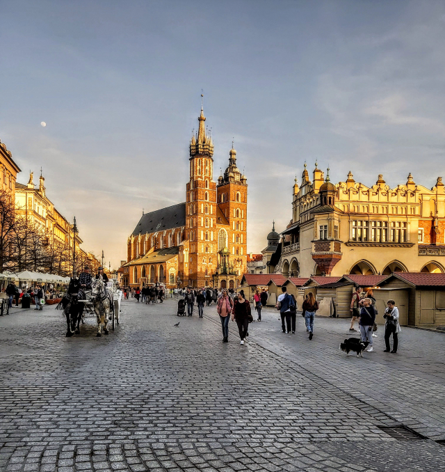Weekend de toamna in Cracovia la doar 290 euro ,avion din Bucuresti!!!Ultimele locuri