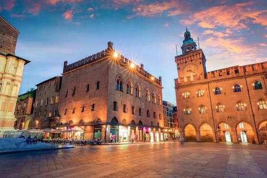 CITY BREAK DE 1 DECEMBRIE IN BOLONIA CU ZBOR  DIN CLUJ📍🗺️