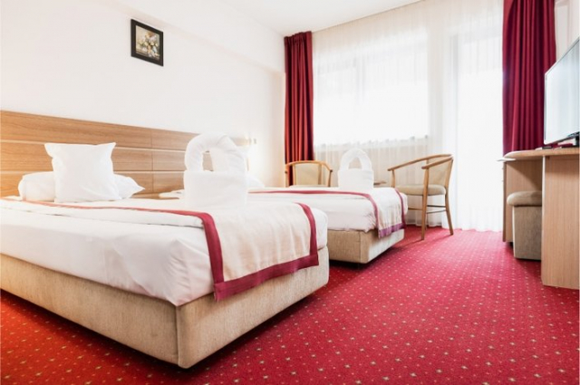  DEAL 1 DECEMBRIE PREDEAL HOTEL CARPATI  3* 3 NOPTI CAZARE CU PENSIUNE COMPLETA  PRET 1945 LEI