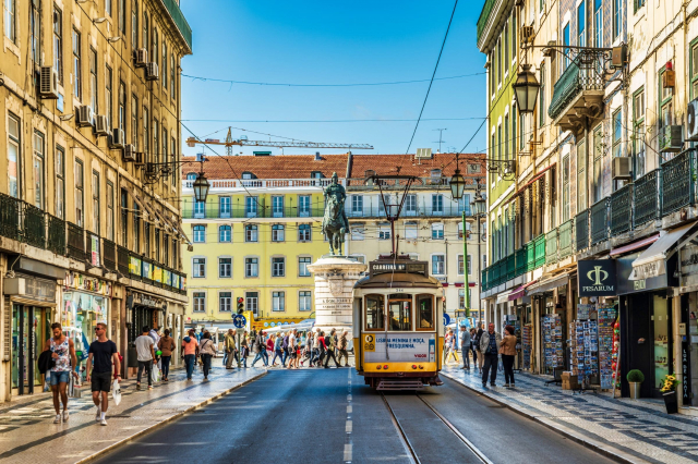 City break de weekend la Lisabona de la 290 euro/pers zbor low cost din Bucuresti 