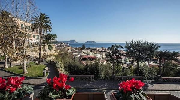 COASTA AMALFI CIRCUIT PLECARE IN 09.11.2026 8 ZILE PRET 649 EURO MIC DEJUN